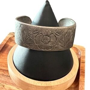 SALISBURY PEWTER AUGUST POPPY‎ ART NOUVEAU FLOWER VINTAGE CUFF BRACELET 1" WIDE